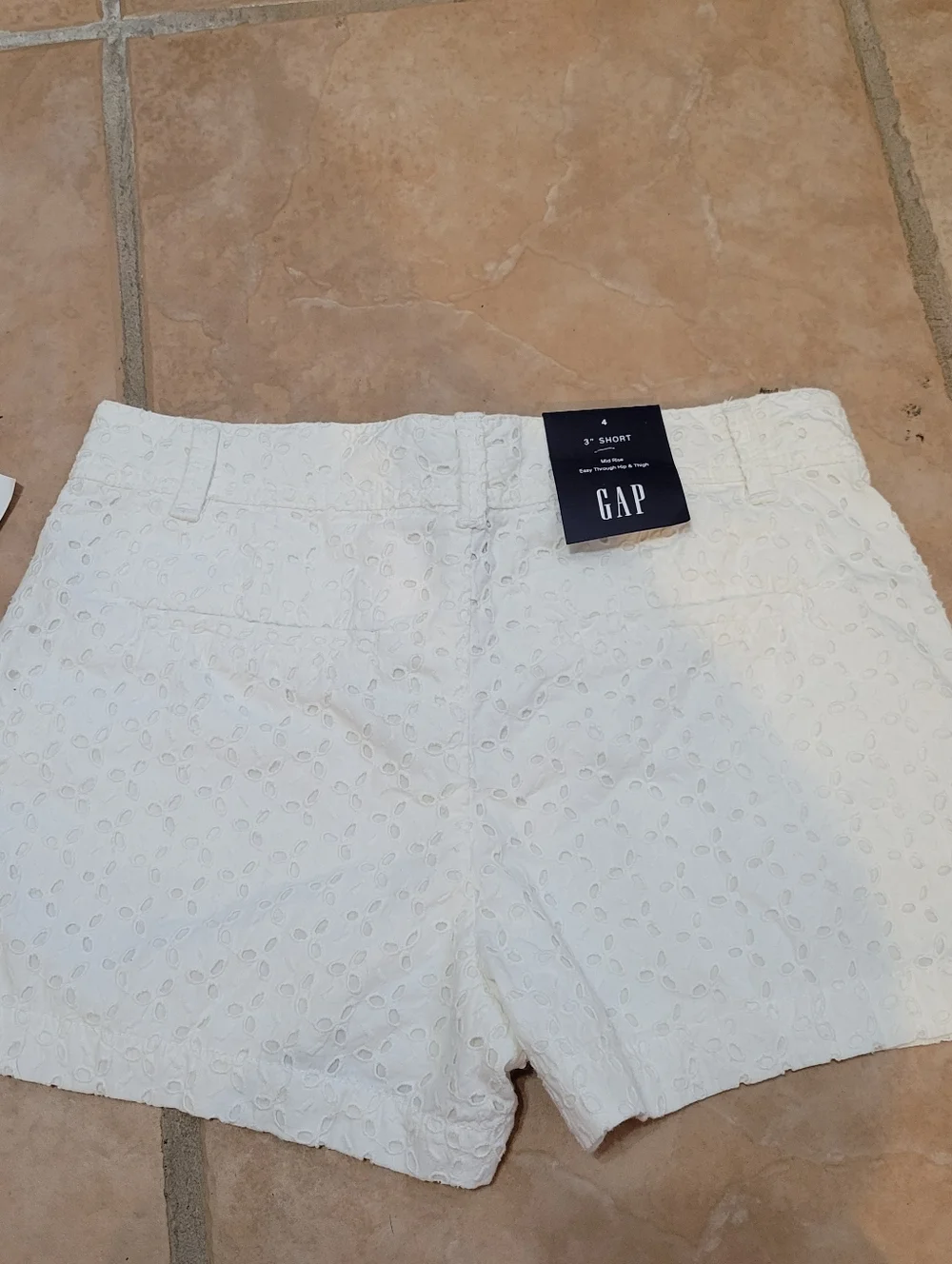 GAP Eyelet White Festival Feminine Boho Midrise Shorts Sz 4 - Picture 3 of 7